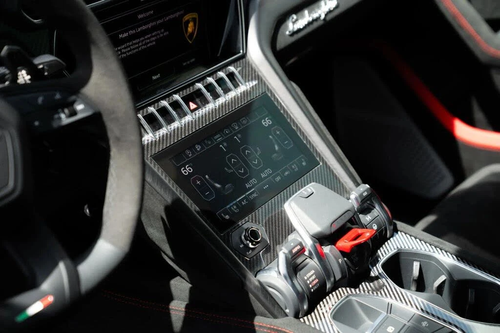 2024 Lamborghini Urus Performante - Image 22 of 31