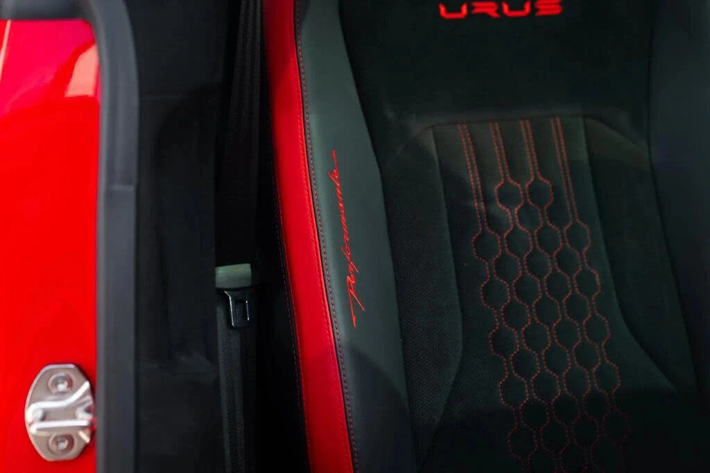 2024 Lamborghini Urus Performante - Image 29 of 31