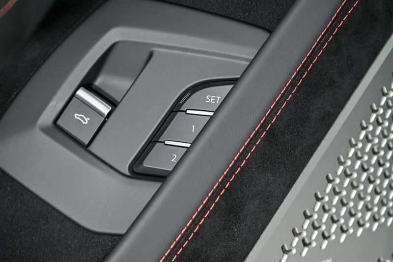 2024 Lamborghini Urus Performante - Image 19 of 31