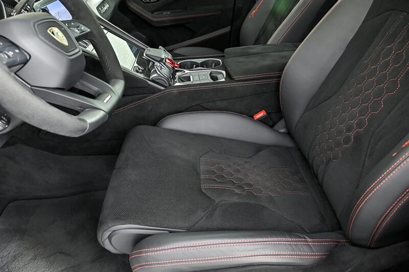 2024 Lamborghini Urus Performante - Image 22 of 31