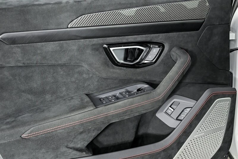 2024 Lamborghini Urus Performante - Image 17 of 31