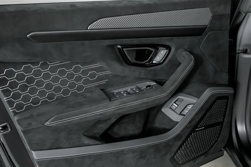 2024 Lamborghini Urus Performante - Image 18 of 21