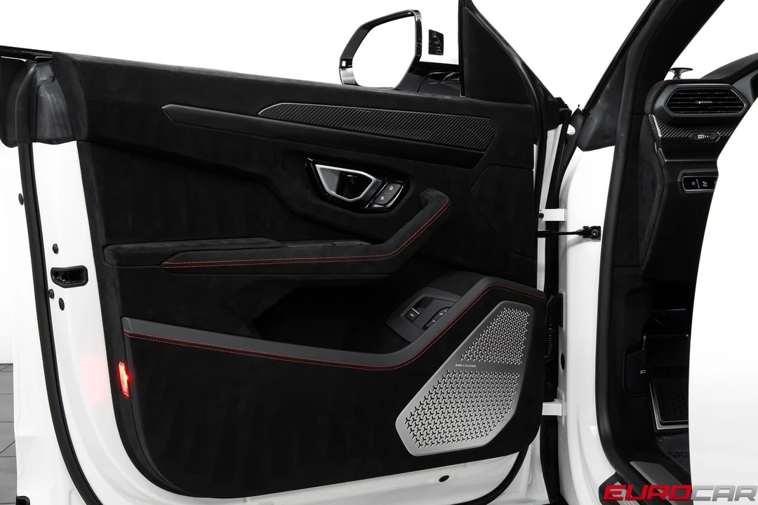 2024 Lamborghini Urus Performante - Image 29 of 31