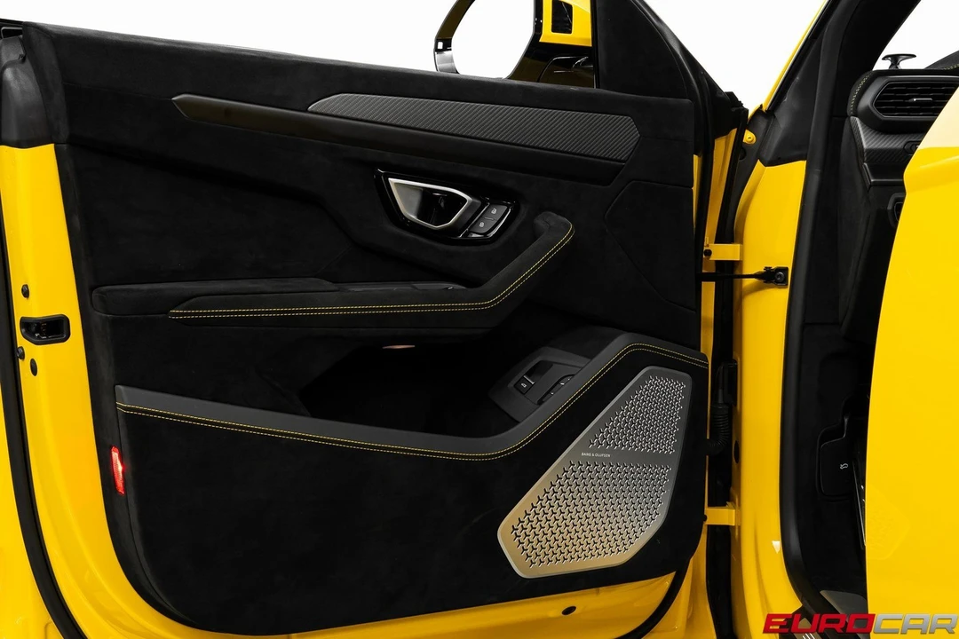 2024 Lamborghini Urus Performante - Image 28 of 31