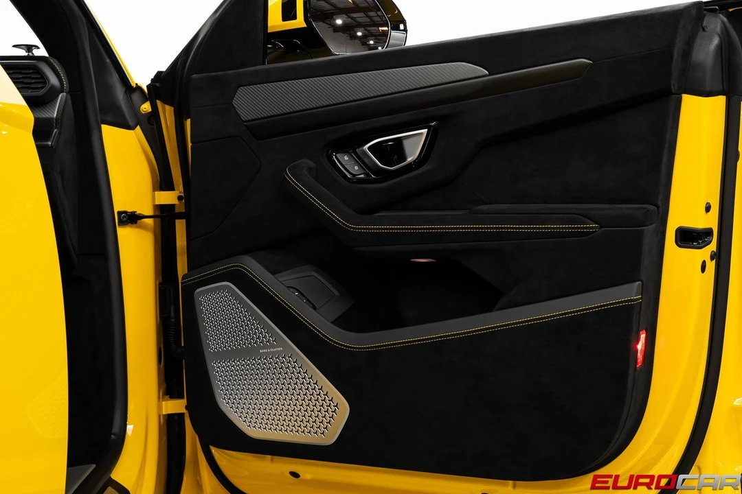 2024 Lamborghini Urus Performante - Image 29 of 31