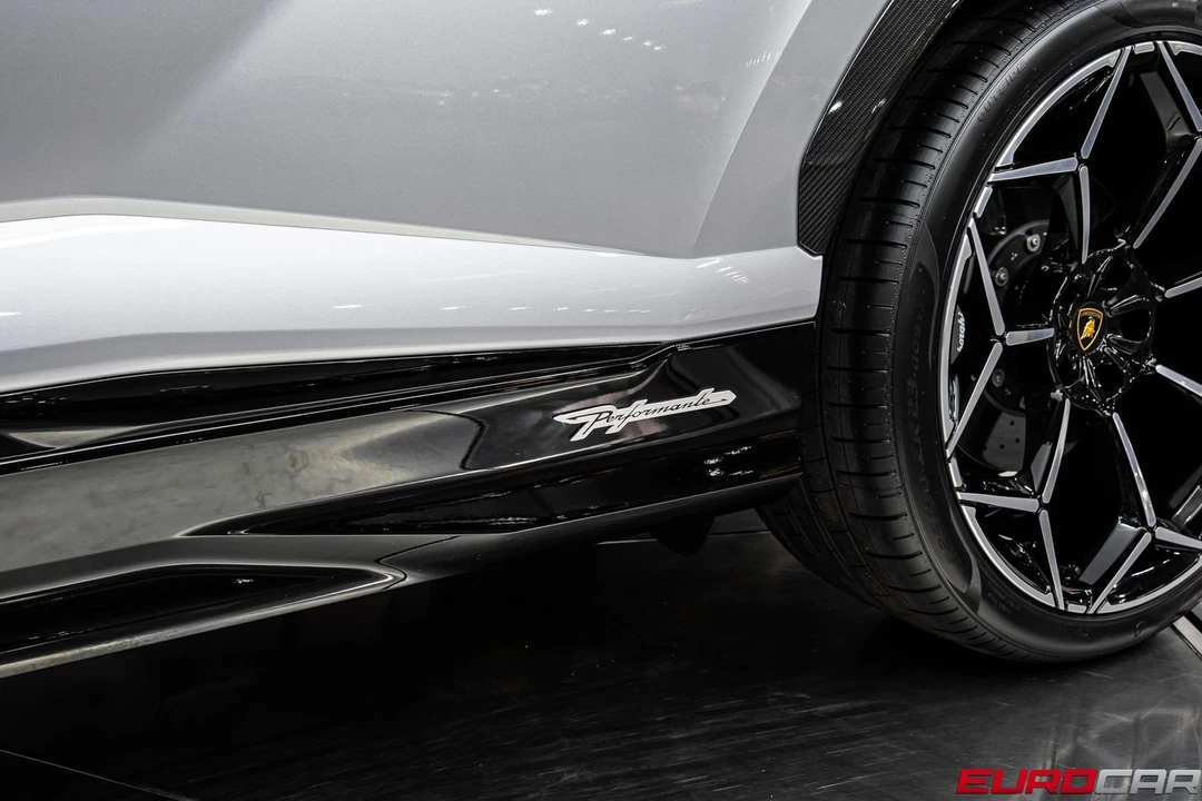 2024 Lamborghini Urus Performante - Image 19 of 31