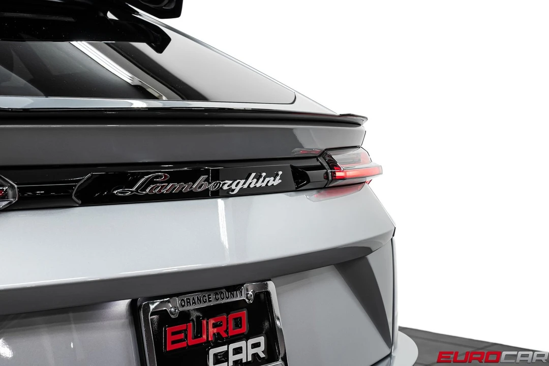 2024 Lamborghini Urus Performante - Image 28 of 31