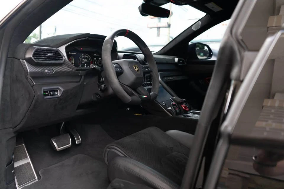 2024 Lamborghini Urus Performante - Image 9 of 17