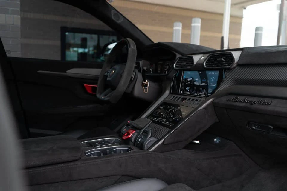 2024 Lamborghini Urus Performante - Image 13 of 17