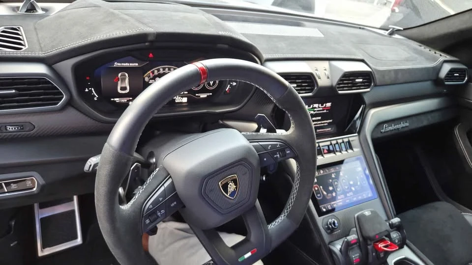 2024 Lamborghini Urus Performante - Image 5 of 7