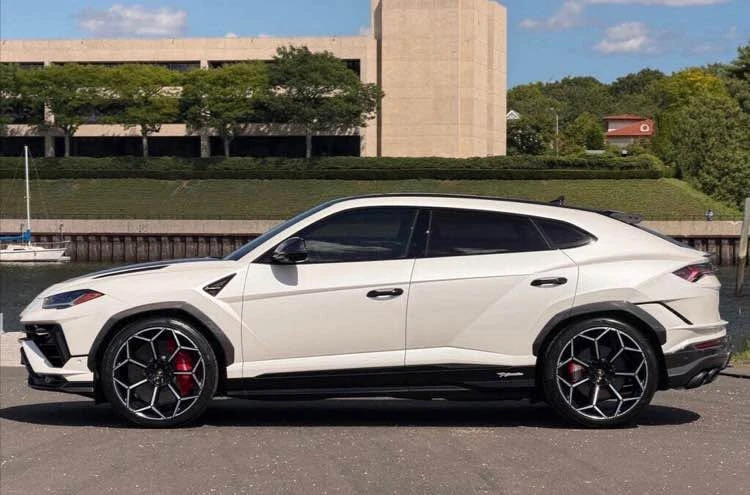 2024 Lamborghini Urus Performante - Image 2 of 19