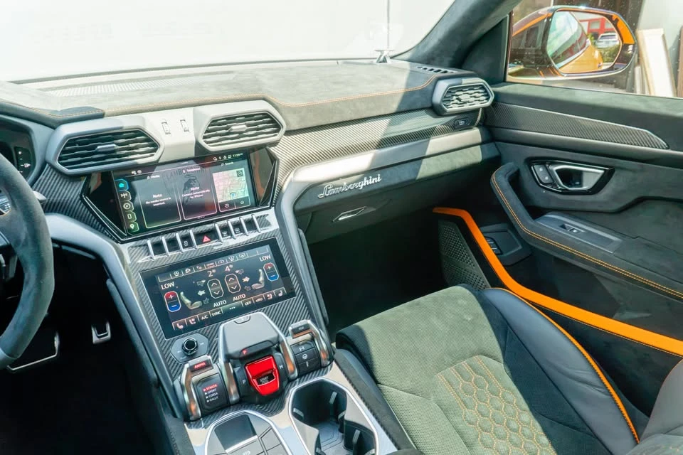 2024 Lamborghini Urus Performante - Image 17 of 20