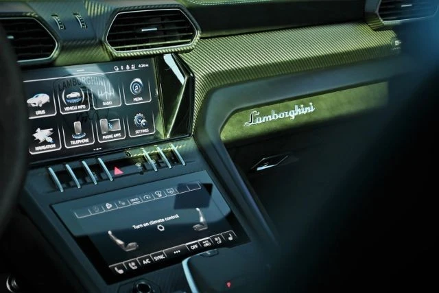 2024 Lamborghini Urus Performante - Image 18 of 21