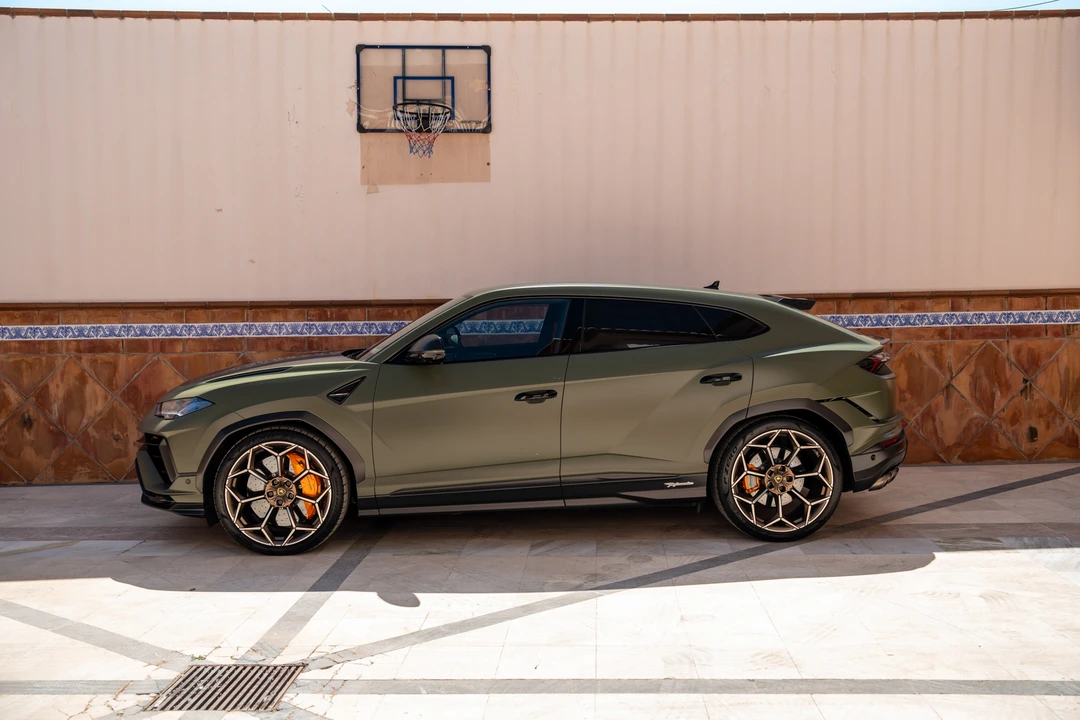 2024 Lamborghini Urus Performante - Image 4 of 31