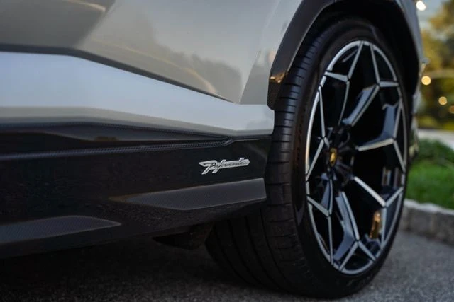 2024 Lamborghini Urus Performante - Image 10 of 31