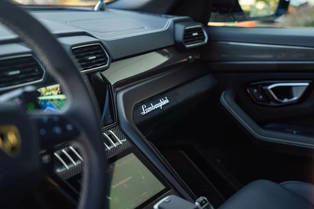 2024 Lamborghini Urus Performante - Image 24 of 31