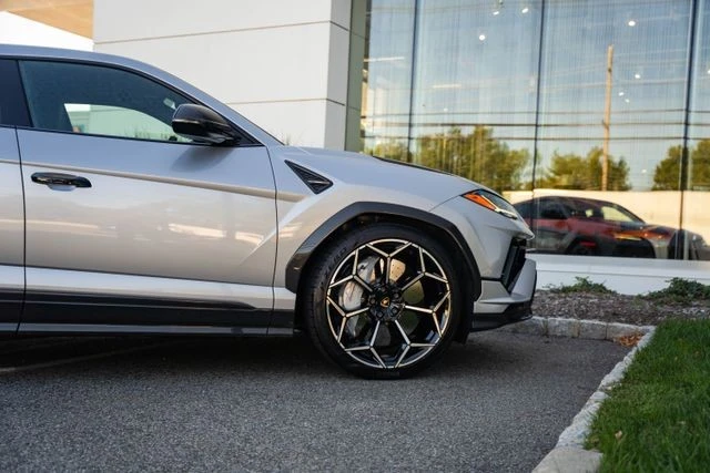 2024 Lamborghini Urus Performante - Image 14 of 31