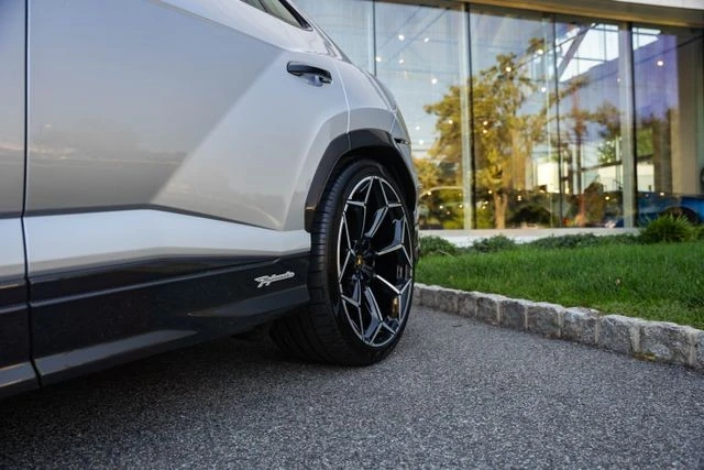 2024 Lamborghini Urus Performante - Image 9 of 31