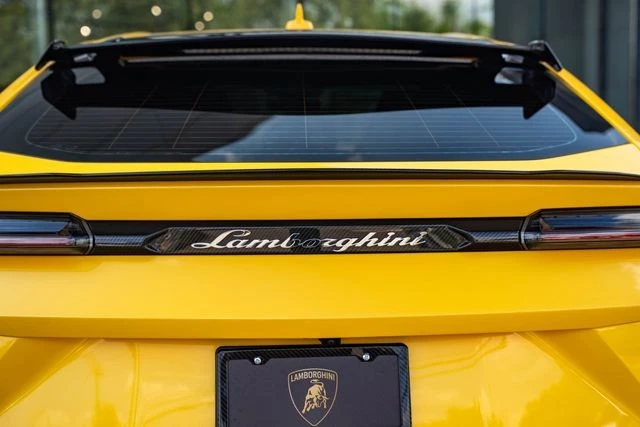 2024 Lamborghini Urus Performante - Image 17 of 31