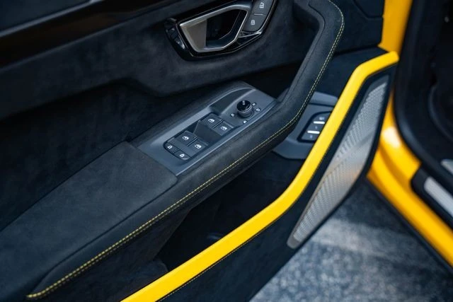 2024 Lamborghini Urus Performante - Image 24 of 31