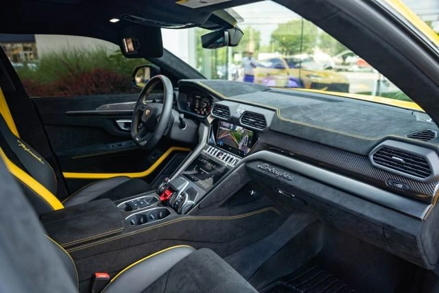 2024 Lamborghini Urus Performante - Image 22 of 31