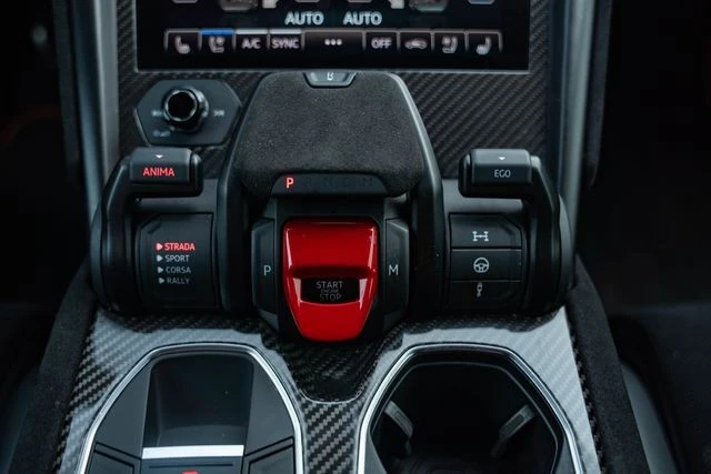 2024 Lamborghini Urus Performante - Image 27 of 31