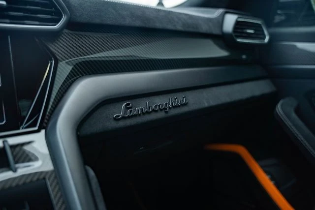 2024 Lamborghini Urus Performante - Image 28 of 31