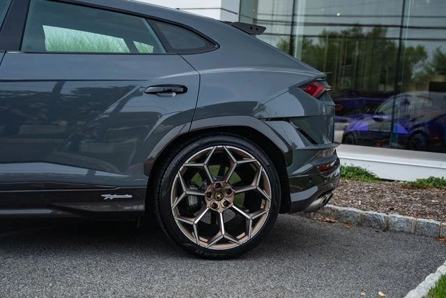 2024 Lamborghini Urus Performante - Image 11 of 31
