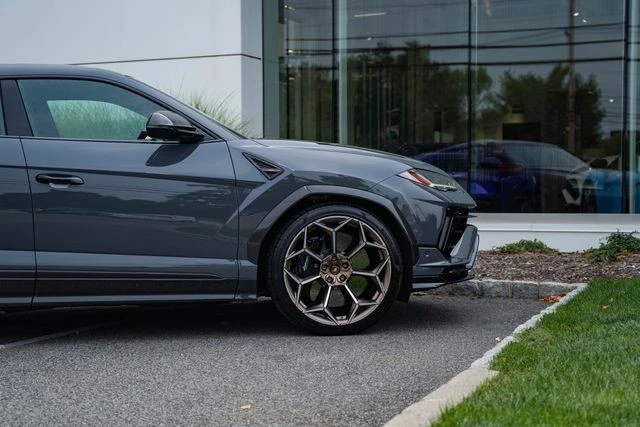 2024 Lamborghini Urus Performante - Image 14 of 31