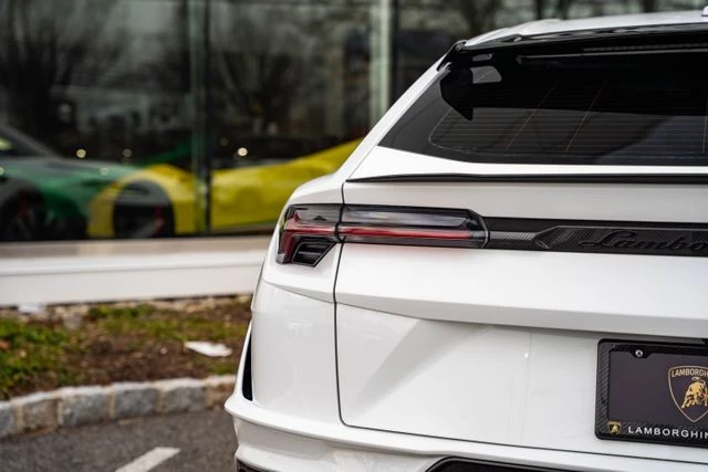 2024 Lamborghini Urus Performante - Image 11 of 31