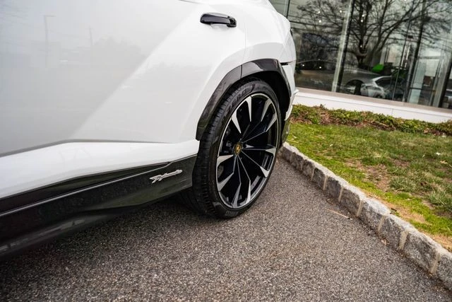 2024 Lamborghini Urus Performante - Image 29 of 31