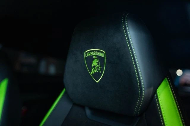 2024 Lamborghini Urus Performante - Image 28 of 31