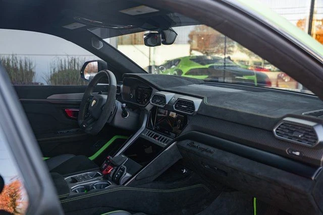 2024 Lamborghini Urus Performante - Image 29 of 31