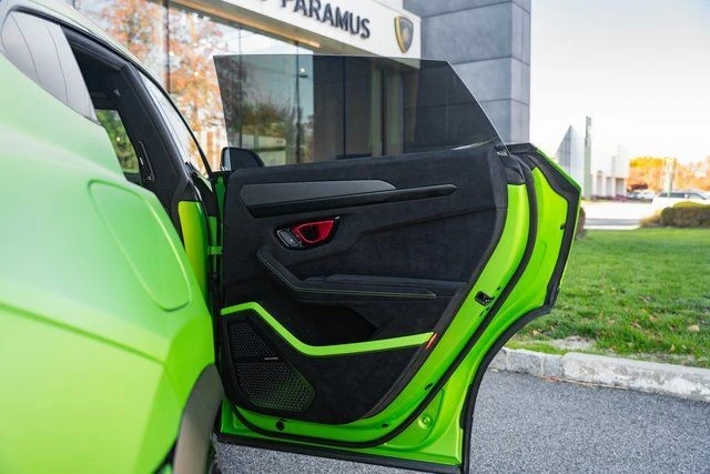 2024 Lamborghini Urus Performante - Image 27 of 31