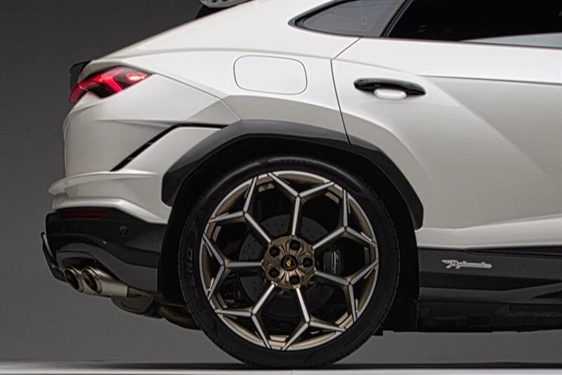 2024 Lamborghini Urus Performante - Image 14 of 21