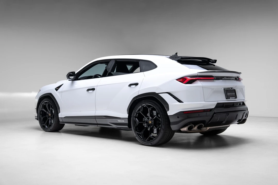 2024 Lamborghini Urus Performante - Image 27 of 31