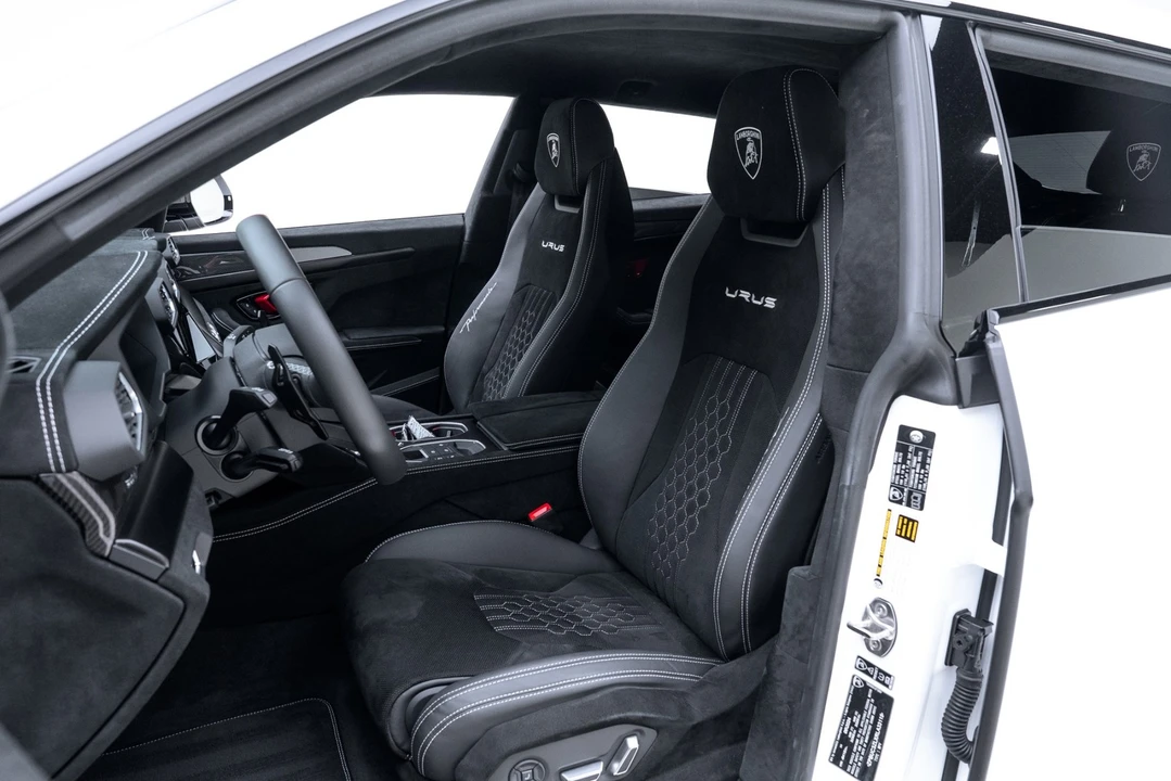 2024 Lamborghini Urus Performante - Image 15 of 31