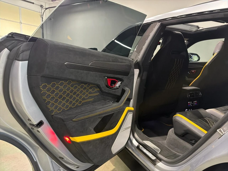 2024 Lamborghini Urus Performante - Image 28 of 31