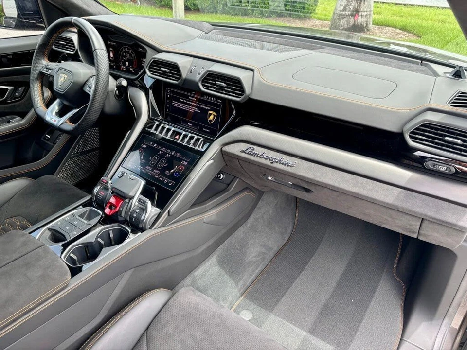 2024 Lamborghini Urus S - Image 25 of 31