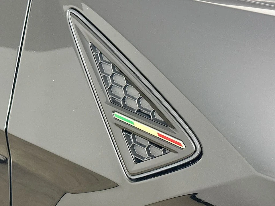2024 Lamborghini Urus S - Image 9 of 31