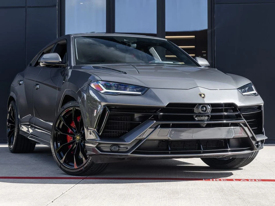2024 Lamborghini Urus S - Image 2 of 31