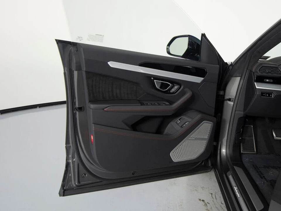 2024 Lamborghini Urus S - Image 10 of 31
