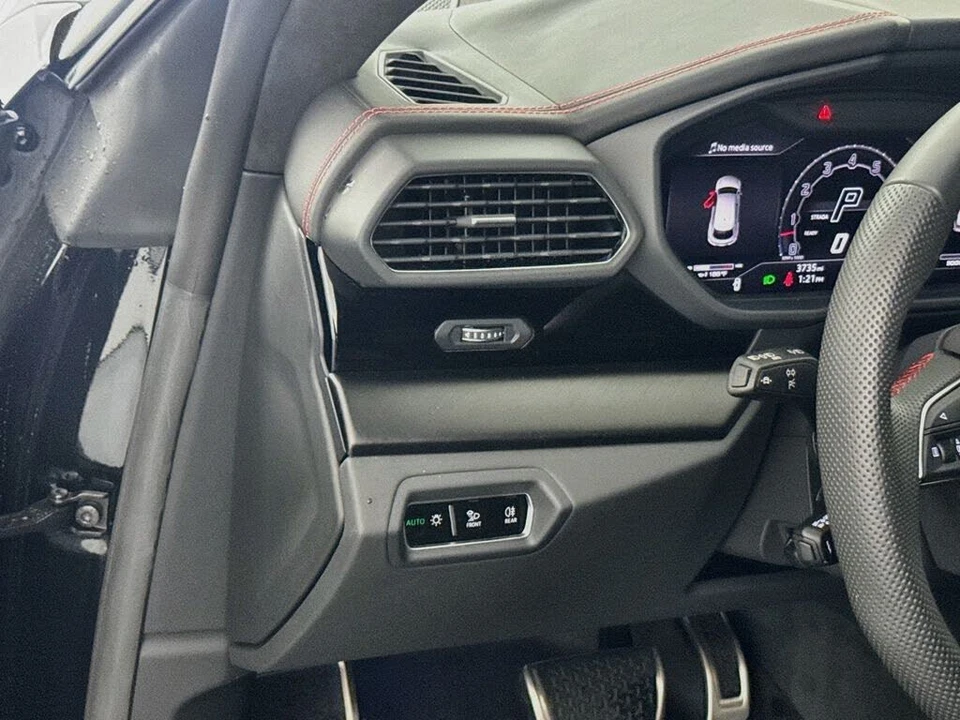 2024 Lamborghini Urus S - Image 10 of 31