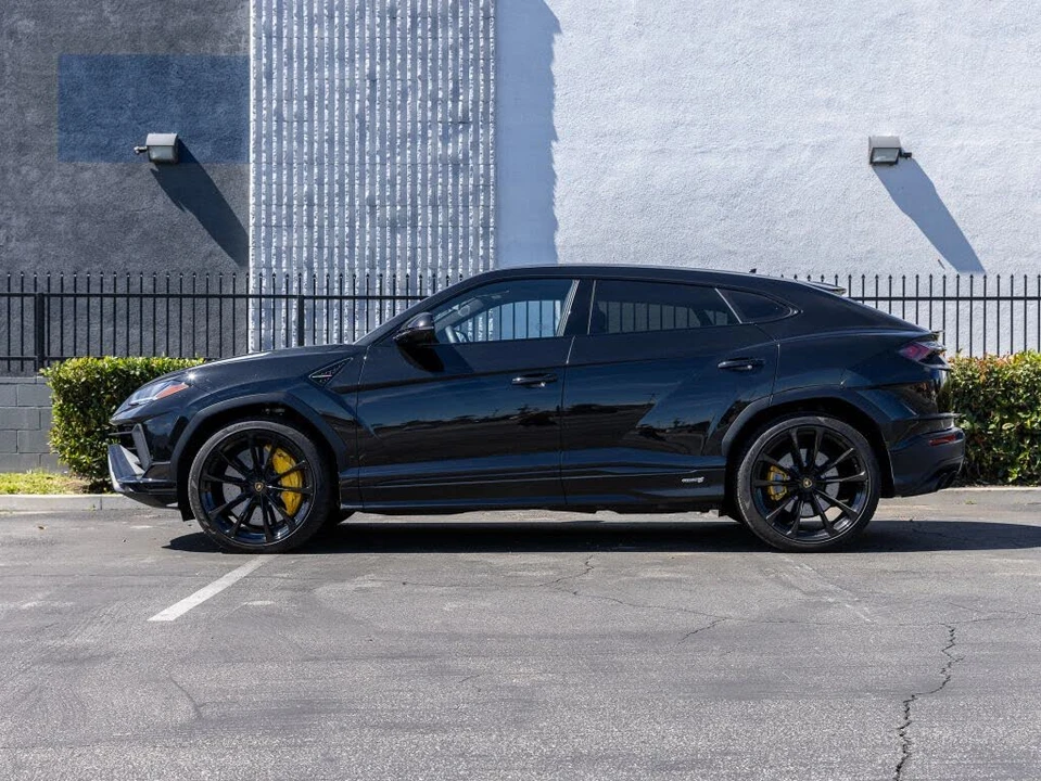2024 Lamborghini Urus S - Image 2 of 31
