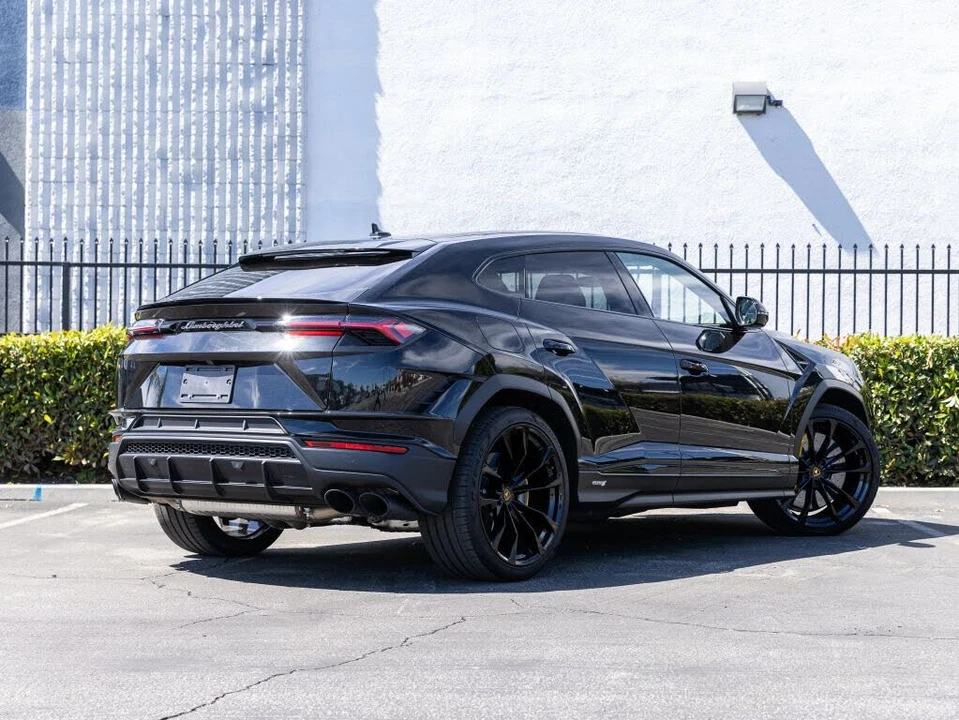 2024 Lamborghini Urus S - Image 9 of 31