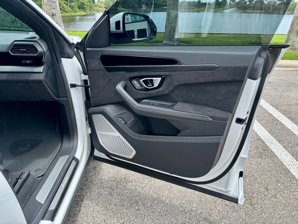 2024 Lamborghini Urus S - Image 24 of 31