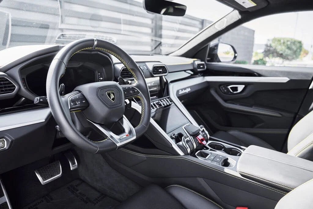 2024 Lamborghini Urus S - Image 2 of 31