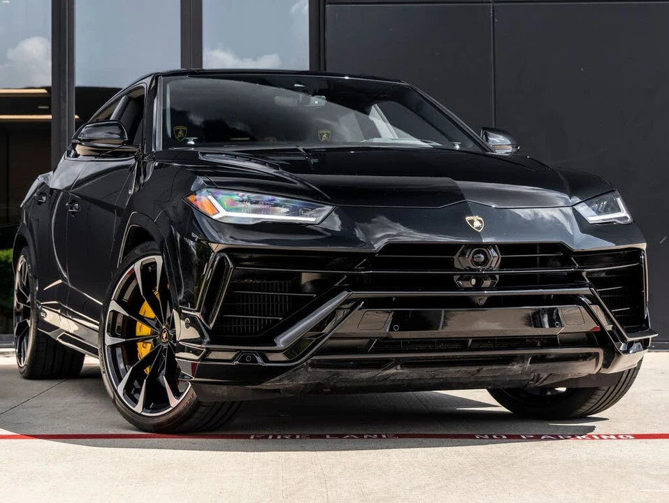 2024 Lamborghini Urus S - Image 2 of 31