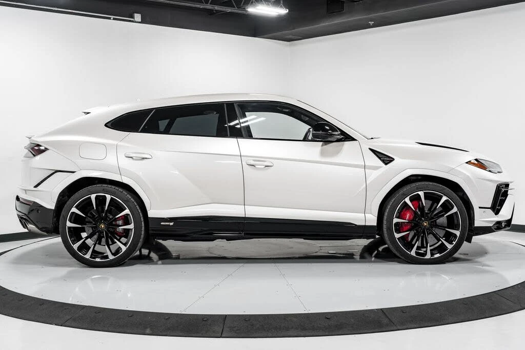 2024 Lamborghini Urus S - Image 2 of 31