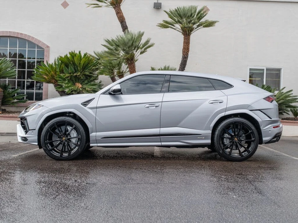 2024 Lamborghini Urus S - Image 2 of 31
